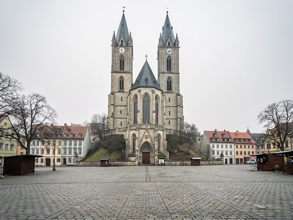Erfurter Dom und Severikirche auf dem Hügel über dem Domplatz